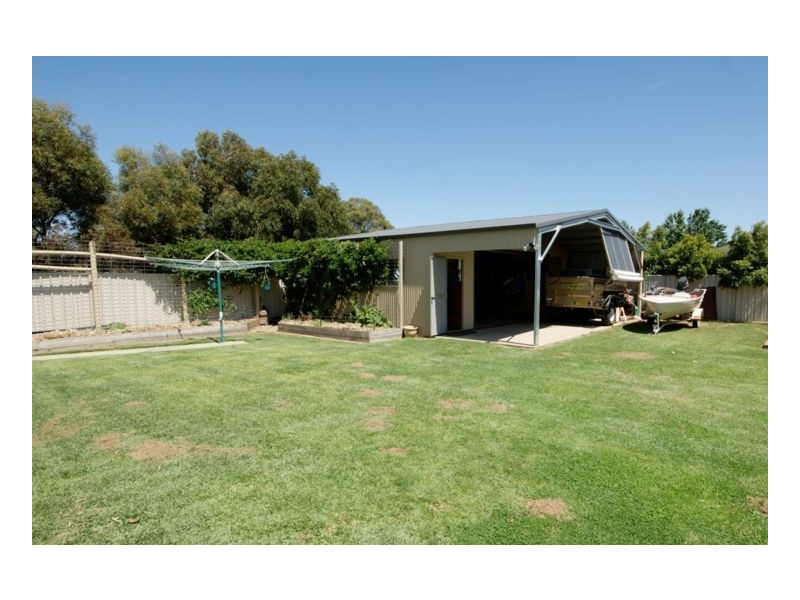 147 McMillan Street, Deniliquin NSW 2710