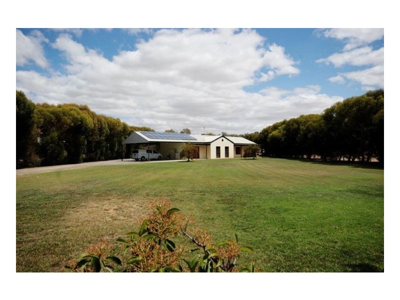 180-182 Finley Road, Deniliquin NSW 2710