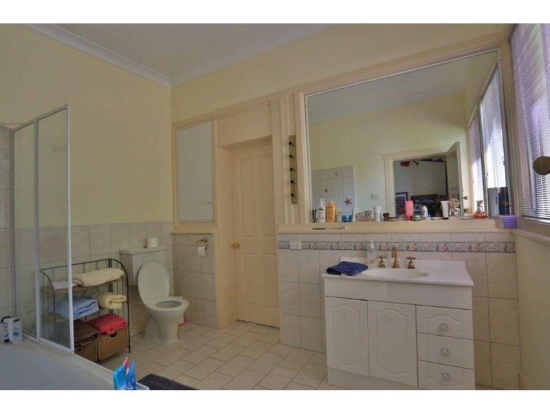 251 Harfleur St, Deniliquin NSW 2710