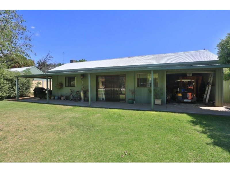 251 Harfleur St, Deniliquin NSW 2710