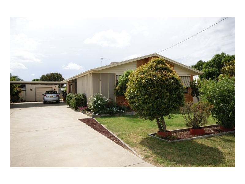 4 Stratton Court, Deniliquin NSW 2710