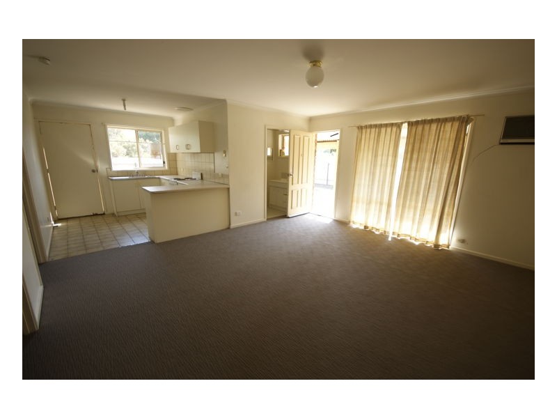 1/327 Finley Road, Deniliquin NSW 2710