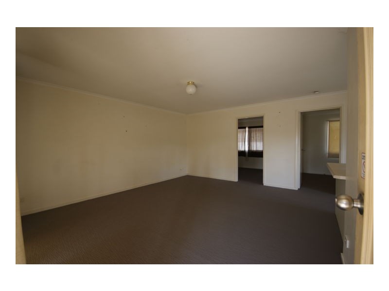 1/327 Finley Road, Deniliquin NSW 2710