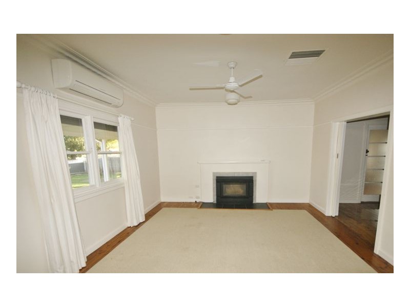 81 Wellington Street, Deniliquin NSW 2710