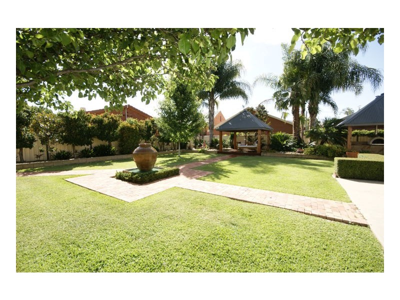 328 Poictiers Street, Deniliquin NSW 2710