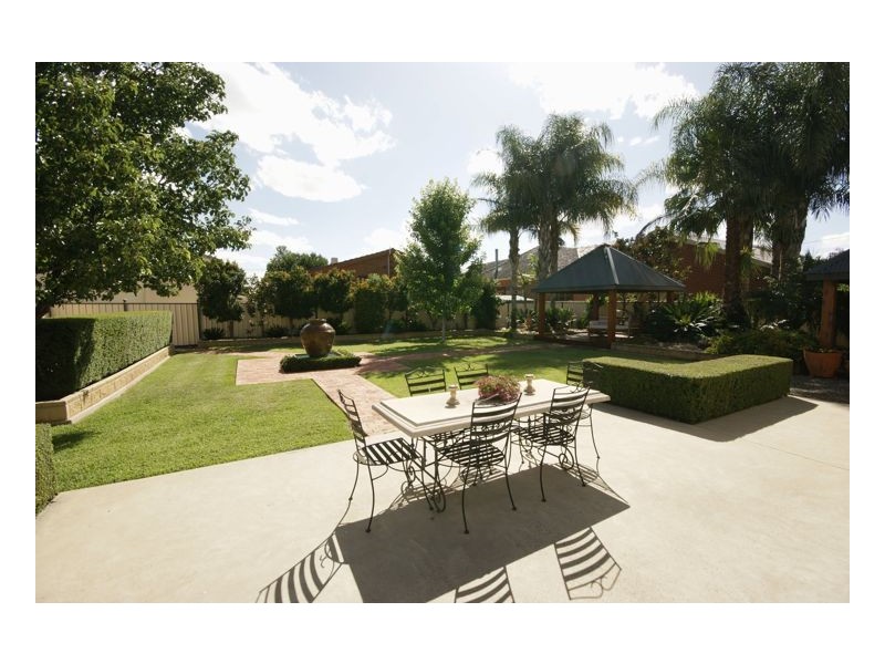 328 Poictiers Street, Deniliquin NSW 2710