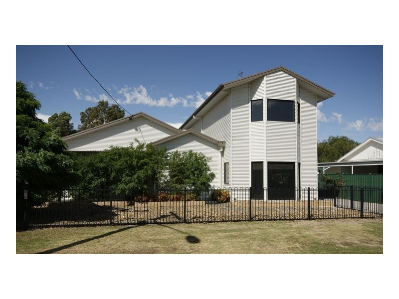 313 Harfleur Street, Deniliquin NSW 2710