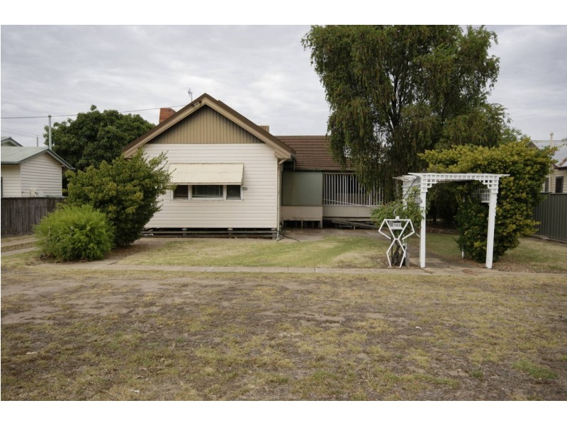 292 Poictiers Street, Deniliquin NSW 2710