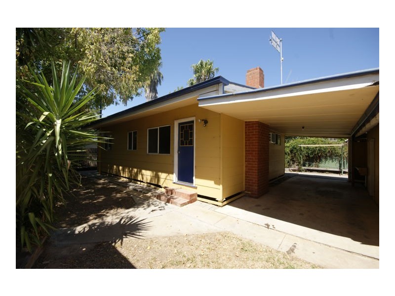 2/448 Charlotte Street, Deniliquin NSW 2710