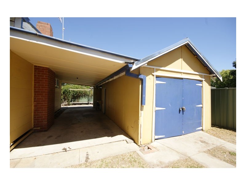 2/448 Charlotte Street, Deniliquin NSW 2710