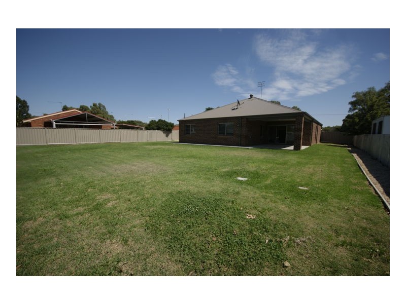 186 Wanderer Street, Deniliquin NSW 2710
