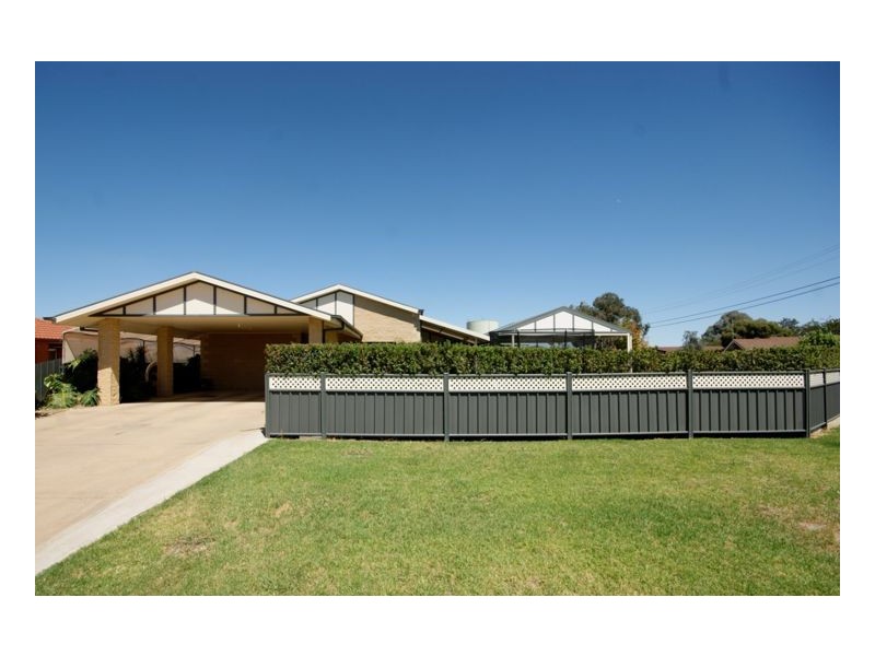 7 Vaughan Place, Deniliquin NSW 2710