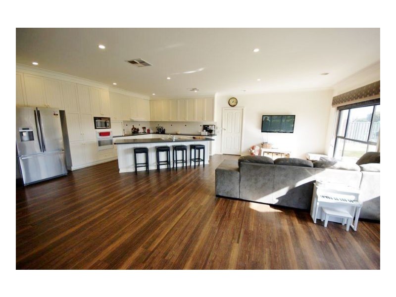 7 Vaughan Place, Deniliquin NSW 2710