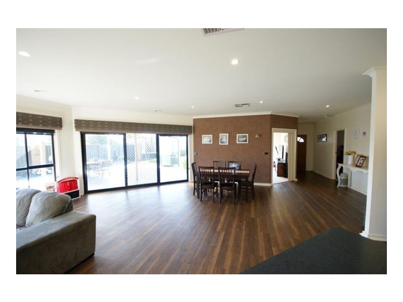 7 Vaughan Place, Deniliquin NSW 2710