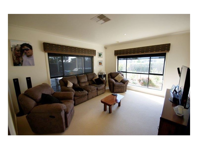 7 Vaughan Place, Deniliquin NSW 2710