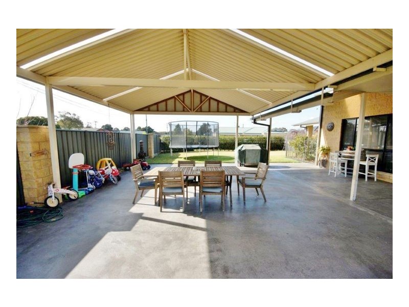 7 Vaughan Place, Deniliquin NSW 2710