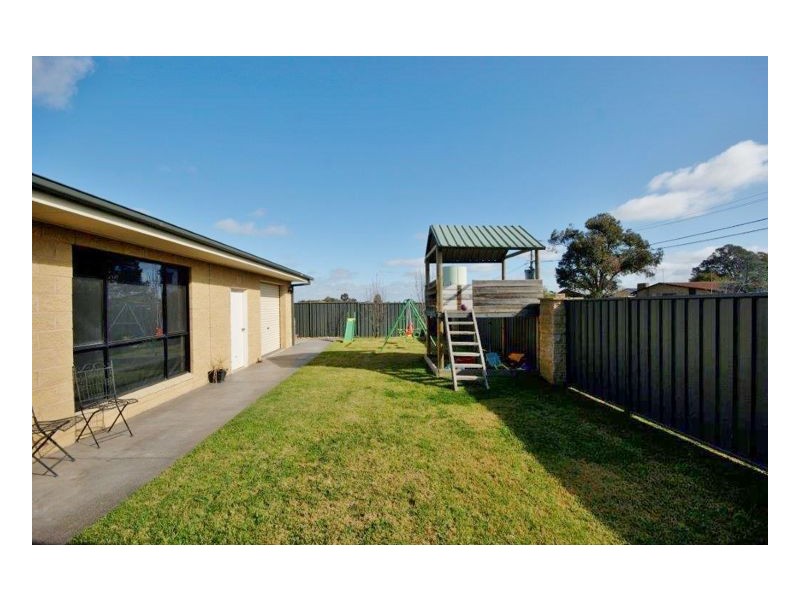 7 Vaughan Place, Deniliquin NSW 2710