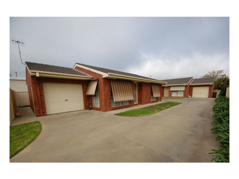 2/282 Wick Street, Deniliquin NSW 2710