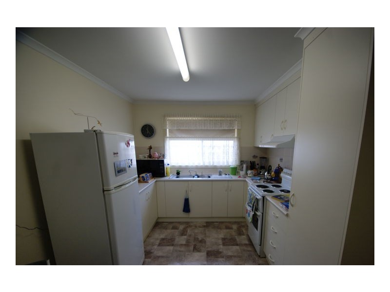 2/282 Wick Street, Deniliquin NSW 2710