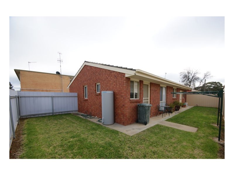 2/282 Wick Street, Deniliquin NSW 2710