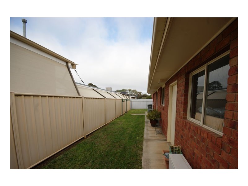 2/282 Wick Street, Deniliquin NSW 2710