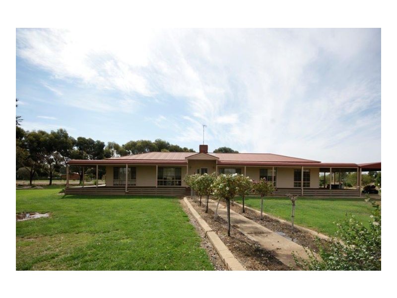 177 Lawson Syphon Road, Deniliquin NSW 2710