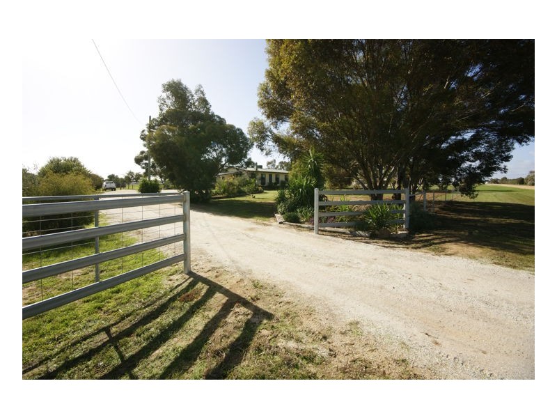 140 Old Racecourse Road, Deniliquin NSW 2710