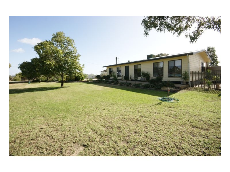 140 Old Racecourse Road, Deniliquin NSW 2710