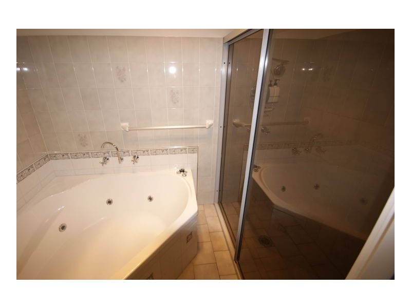 140 Old Racecourse Road, Deniliquin NSW 2710
