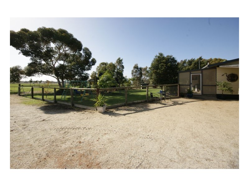 140 Old Racecourse Road, Deniliquin NSW 2710