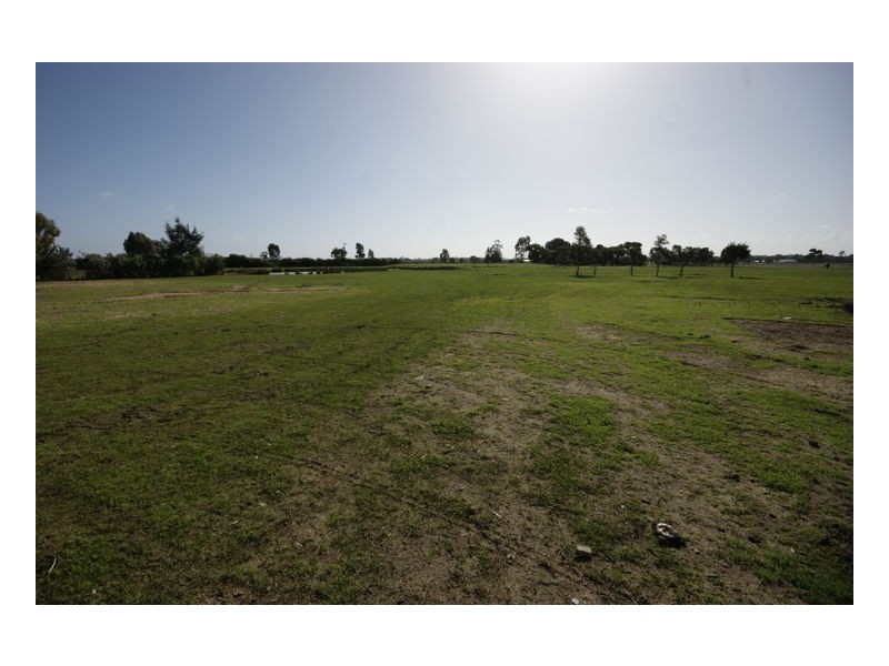 140 Old Racecourse Road, Deniliquin NSW 2710