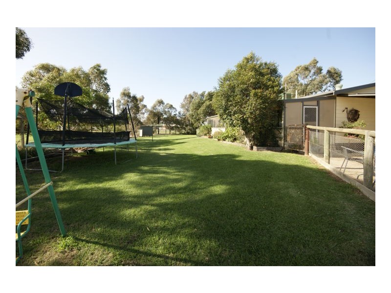 140 Old Racecourse Road, Deniliquin NSW 2710