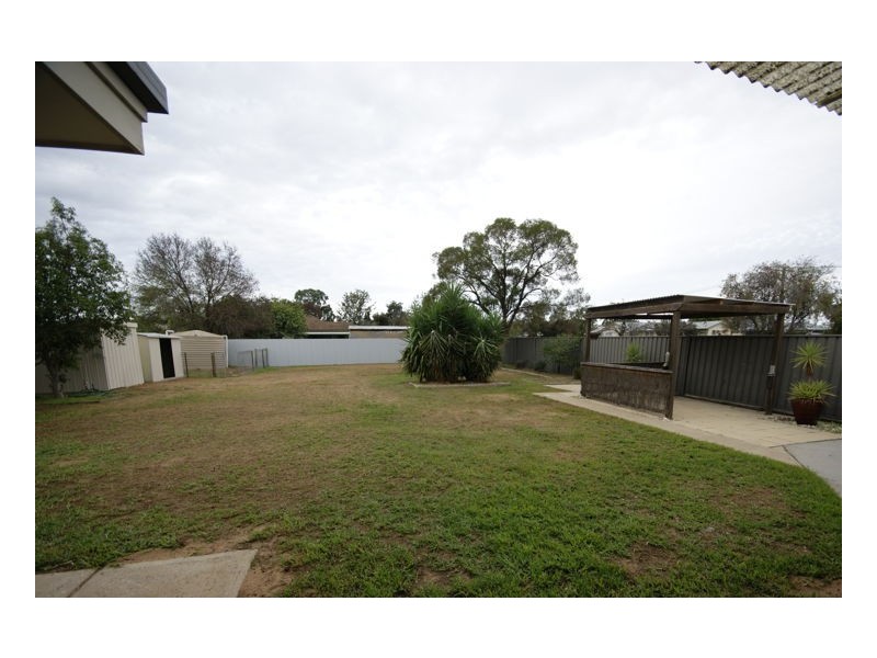 355 Victoria Street, Deniliquin NSW 2710