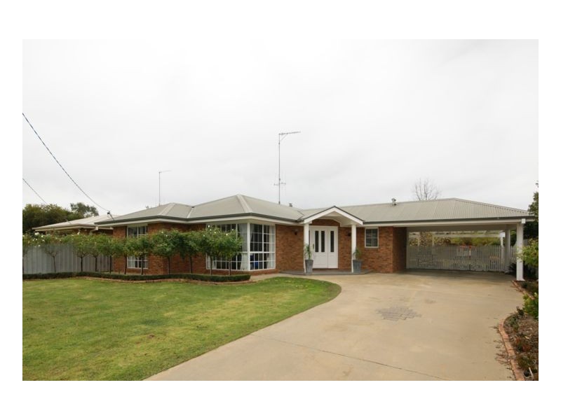 543 Poictiers Street, Deniliquin NSW 2710