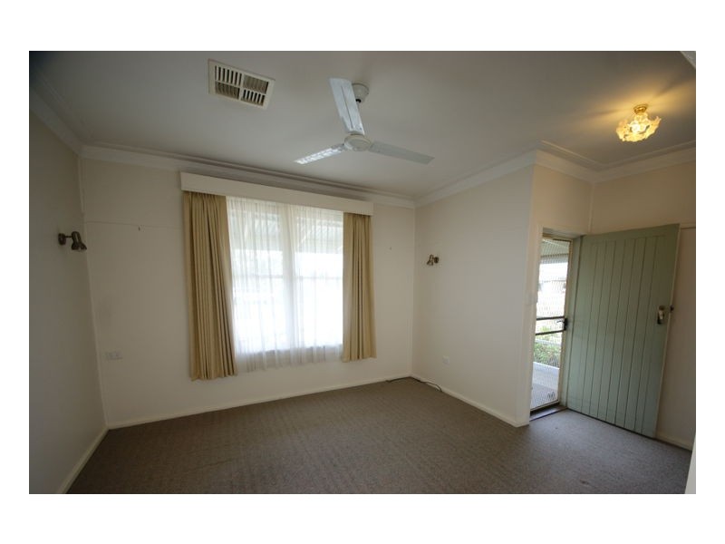 286 Sloane Street, Deniliquin NSW 2710