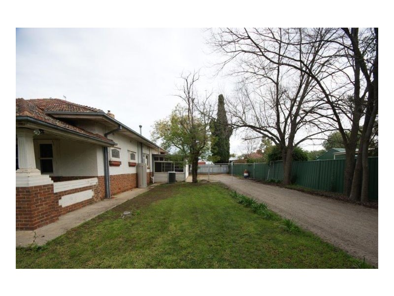 348 Harfleur St, Deniliquin NSW 2710