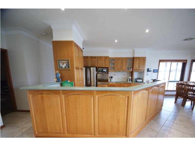 8 Thomas Crt, Deniliquin NSW 2710