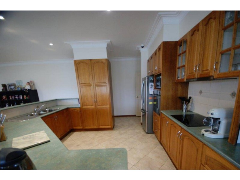 8 Thomas Crt, Deniliquin NSW 2710