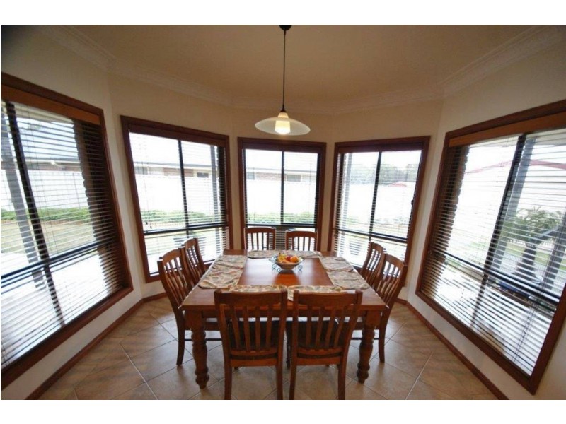 8 Thomas Crt, Deniliquin NSW 2710