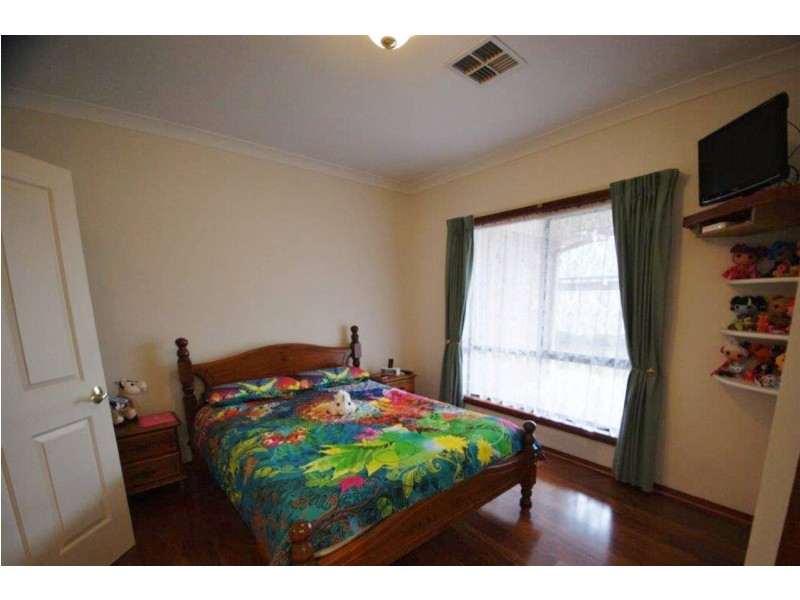 8 Thomas Crt, Deniliquin NSW 2710