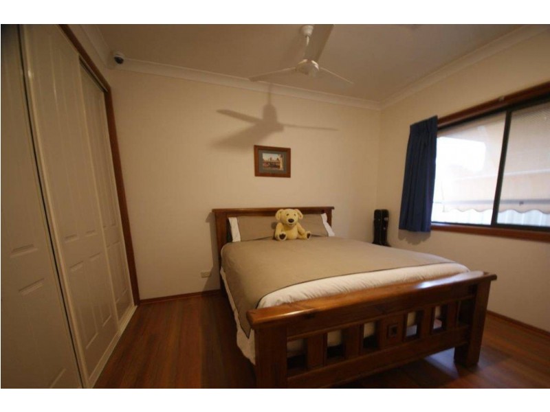 8 Thomas Crt, Deniliquin NSW 2710