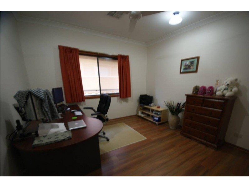 8 Thomas Crt, Deniliquin NSW 2710