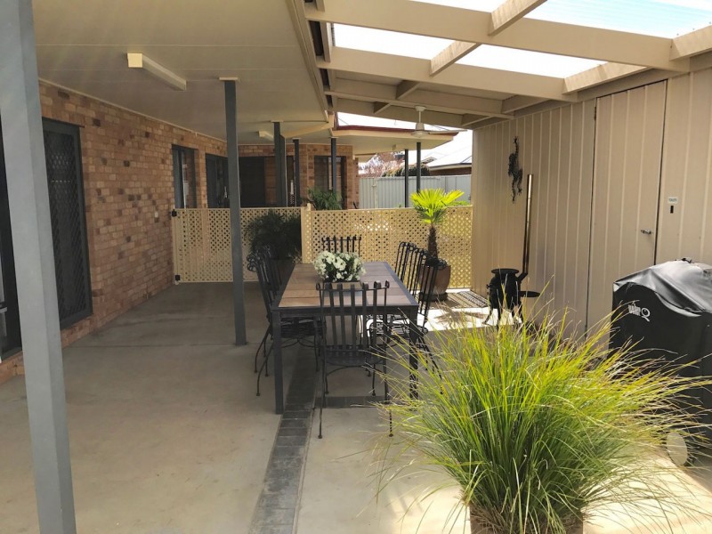 8 Thomas Crt, Deniliquin NSW 2710