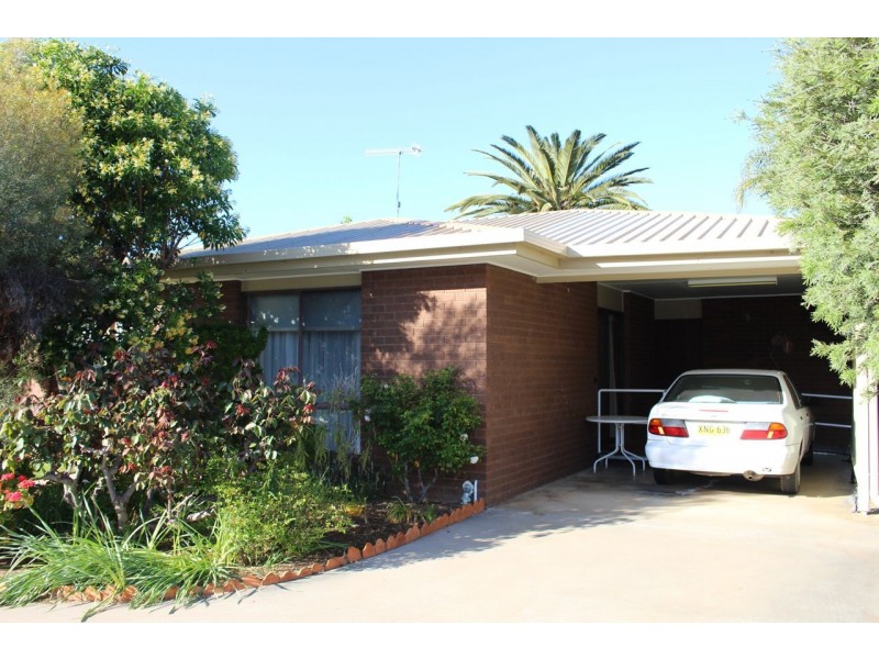 2/232 Harfleur Street, Deniliquin NSW 2710