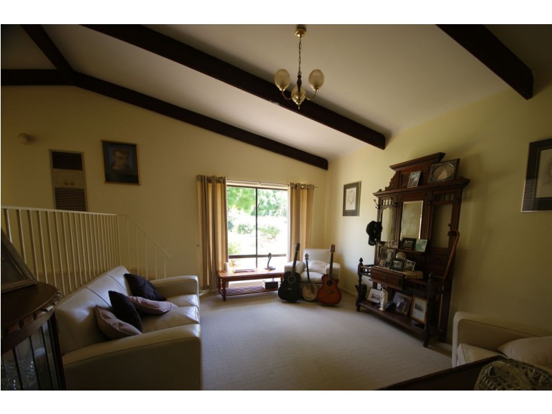 211 River Street, Deniliquin NSW 2710