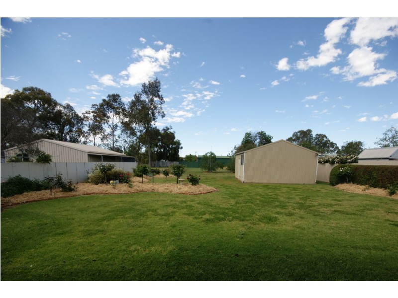 211 River Street, Deniliquin NSW 2710