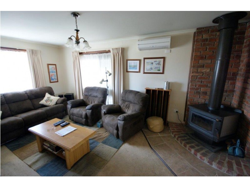 99 Burton Street, Deniliquin NSW 2710