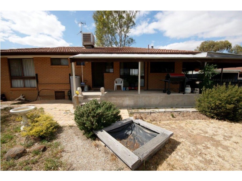 99 Burton Street, Deniliquin NSW 2710