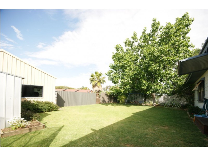 361 Sloane Street, Deniliquin NSW 2710
