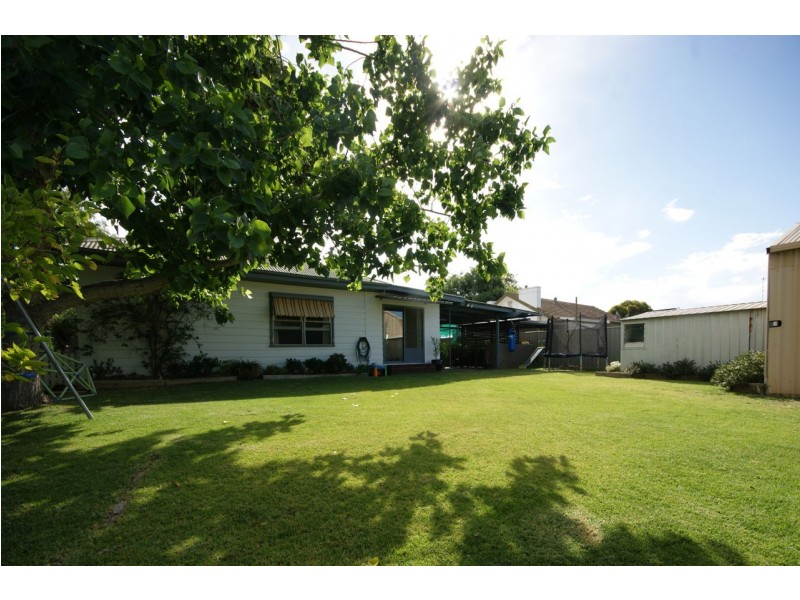 361 Sloane Street, Deniliquin NSW 2710